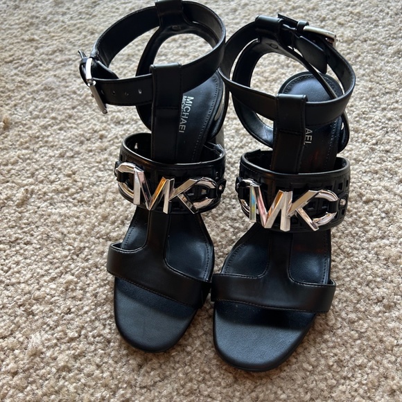 Michael Kors Black Thick Heel Sandals Ankle Strap With Silver Hardware Size 6.5 - Picture 2 of 8